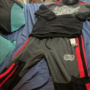 Men akademiks joggers set NWT